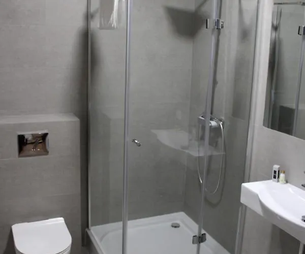 Albizja Πανσιόν